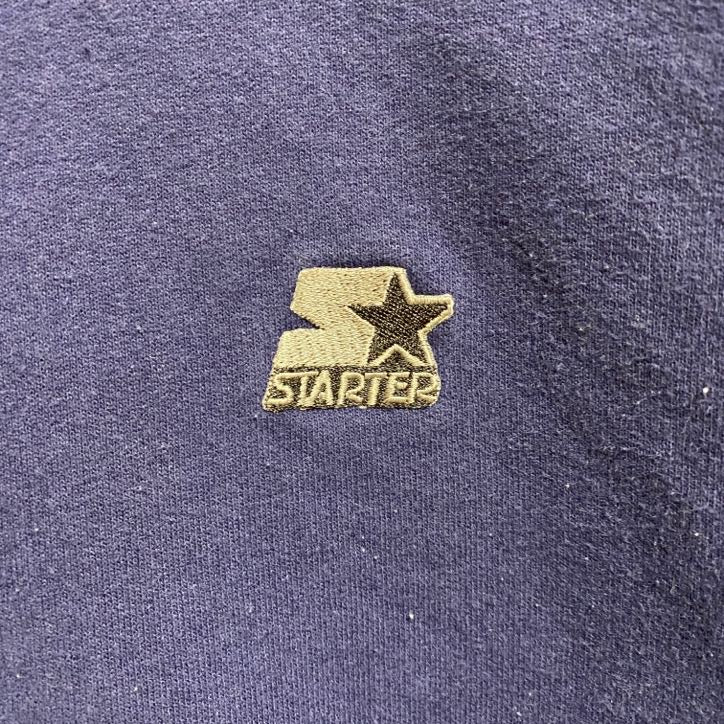 古着 used　STARTER　スターター　長袖ワンポイントロゴ刺繍スウェット　トレーナー　クルーネック　秋冬服　ネイビー