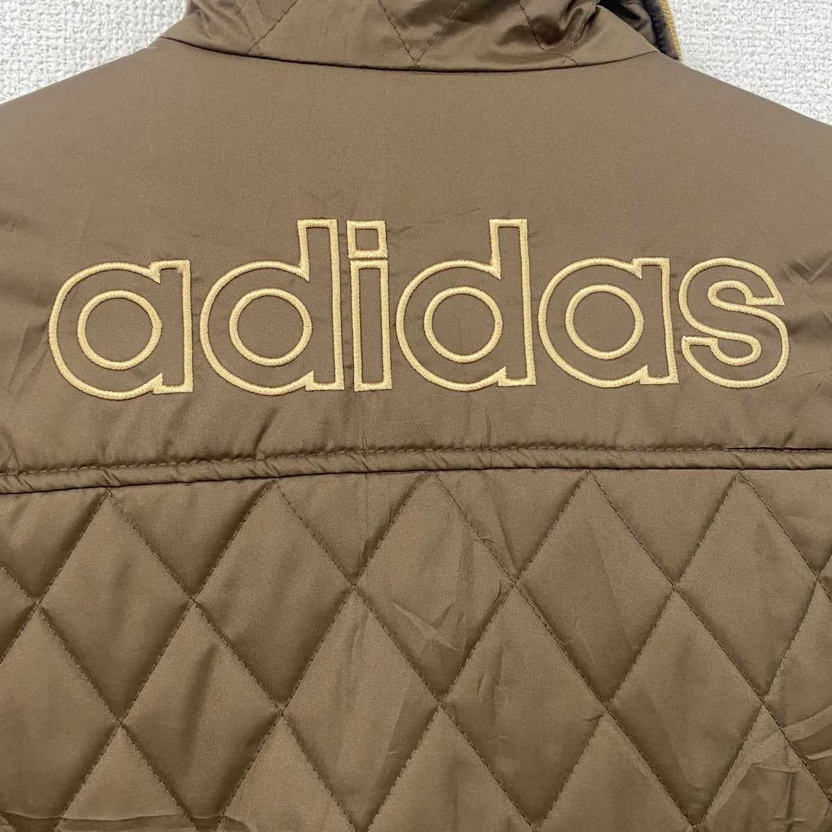 00s　adidas　アディダス　キルティングジャケット　中綿入り　デカロゴ　刺繍ロゴ　ヴィンテージ　茶色　ブラウン　Mサイズ メンズ ポリエステル 古着