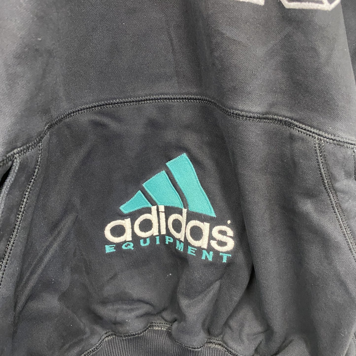 ～90s　adidas EQUIPMENT　アディダス　ハーフジップトラックジャケット/ジャージ　フロッキープリント　デカロゴ　パフォーマンスロゴ　ブラック　Ｍサイズ
