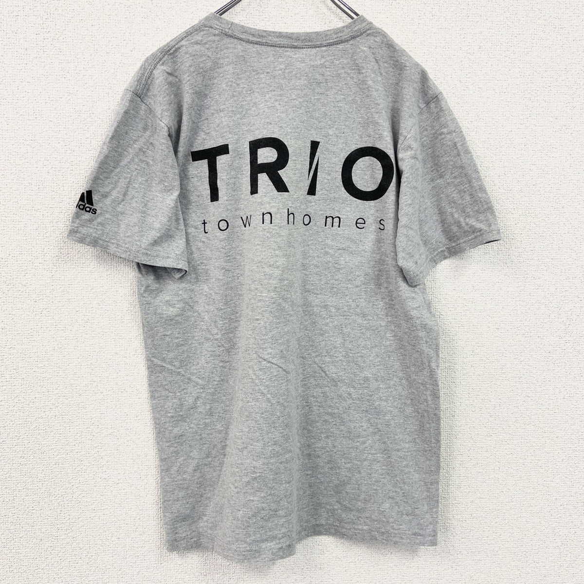 adidas　アディダス　半袖プリントTシャツ　バックプリント　クルーネック　レトロデザイン　灰　グレー　灰色　Mサイズ　古着