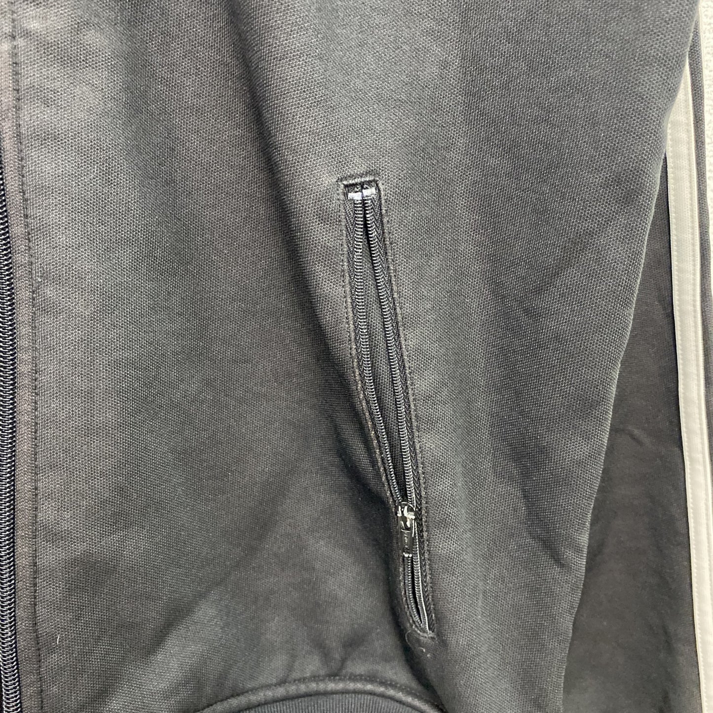 adidas　アディダス　トラックジャケット/ジャージ　トレフォイルロゴ　黒　ブラック　Lサイズ