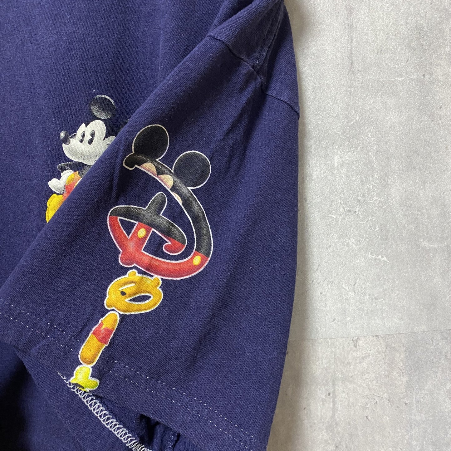 古着 used　Disney　ディズニー　半袖公式ワンポイントプリントTシャツ　ミッキー　キャラクター　紺　ネイビー　Lサイズ