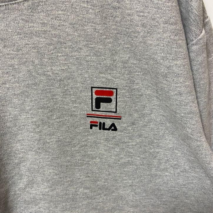 古着 used　FILA フィラ　長袖クルーネックスウェット　トレーナー　ワンポイントロゴプリント　グレー　灰色　Mサイズ