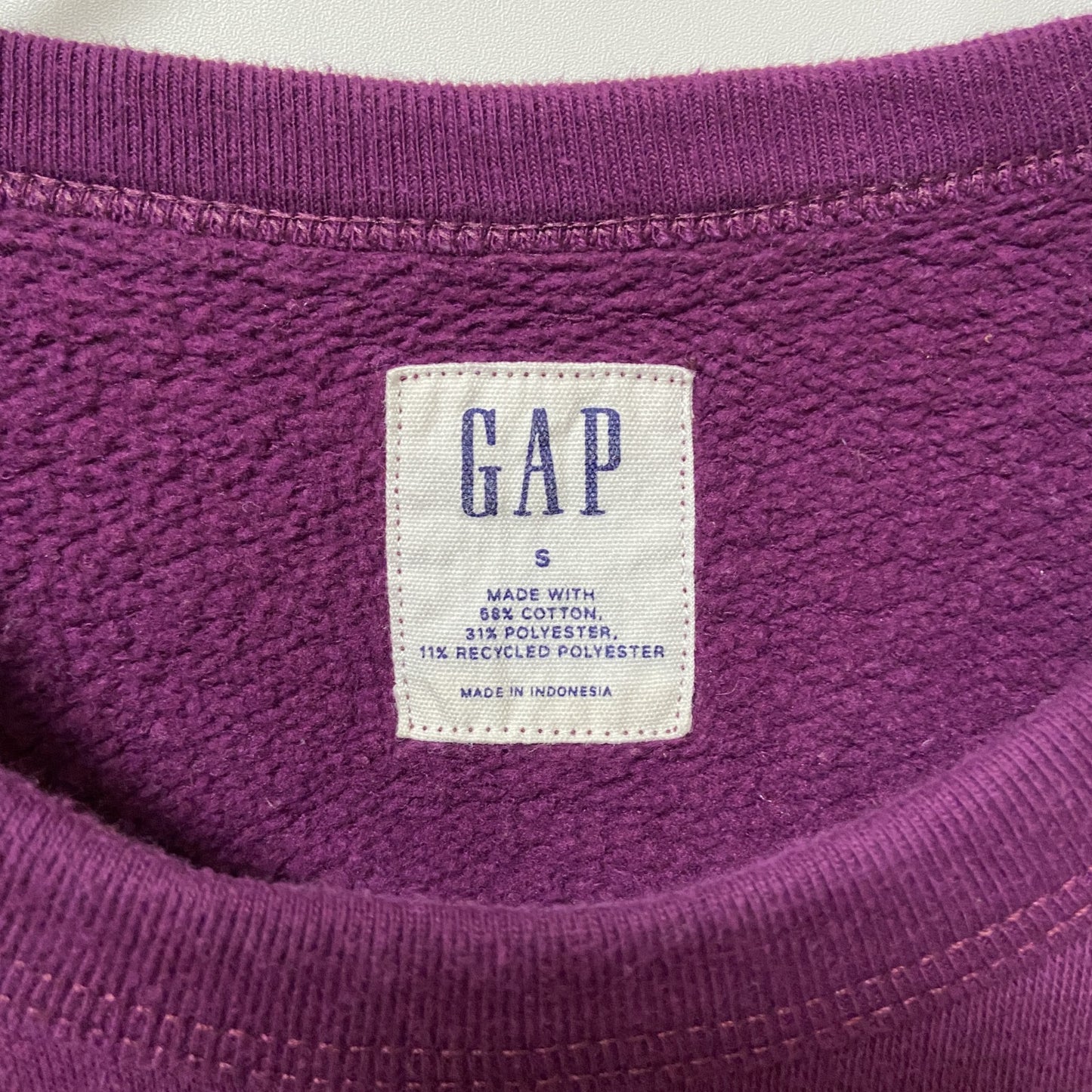 古着 used　GAP ギャップ　長袖スウェット　トレーナー　ビックロゴプリント　秋冬服　パープル　Sサイズ