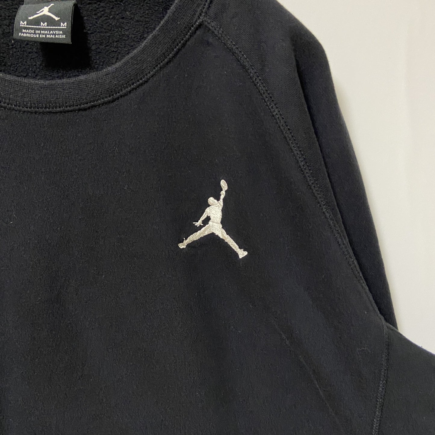 古着 used　NIKE　AIR JORDAN　長袖ワンポイントロゴ刺繍スウェット　トレーナー　黒　ブラック　Mサイズ