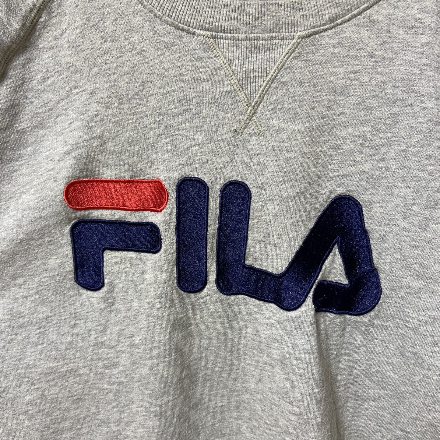 古着 used　FILA フィラ　長袖ロゴ刺繍スウェット　トレーナー　ラグラン　グレー　灰色　ビックシルエット　XXLサイズ