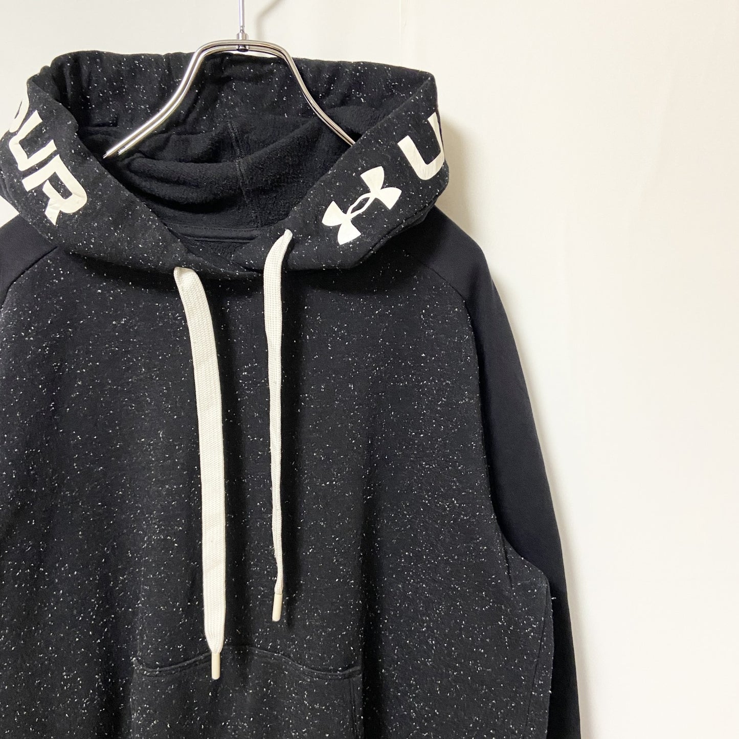 古着 used　UNDER ARMOUR アンダーアーマー　長袖ロゴプリントパーカー　スウェット　プルオーバー　黒　Lサイズ