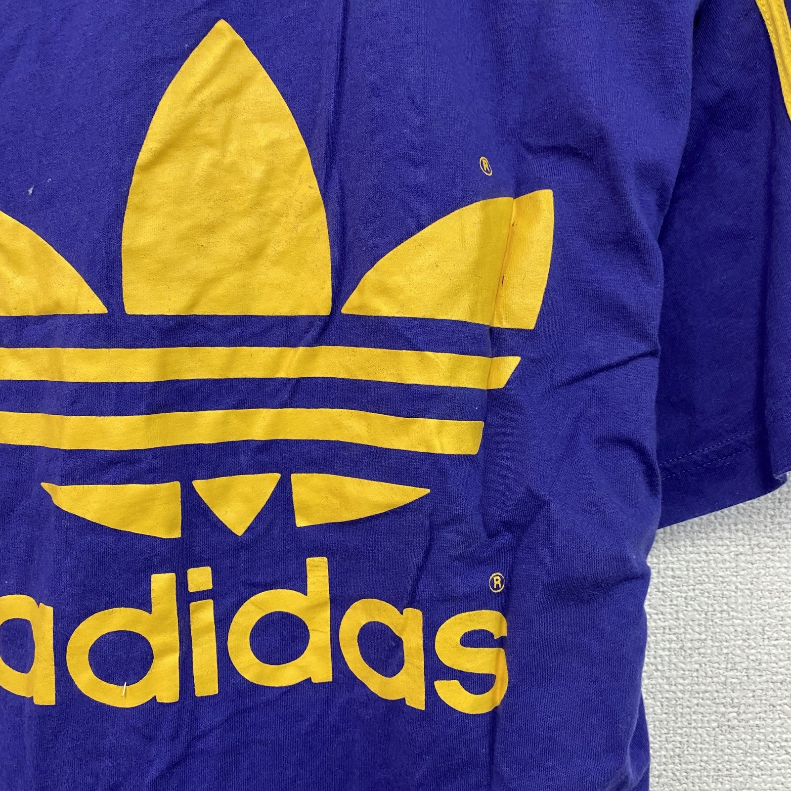 adidas　アディダス　半袖プリントTシャツ　Vネック　トレフォイルロゴ　デカロゴ　スリーストライプス　紺　ネイビー　XSサイズ　古着