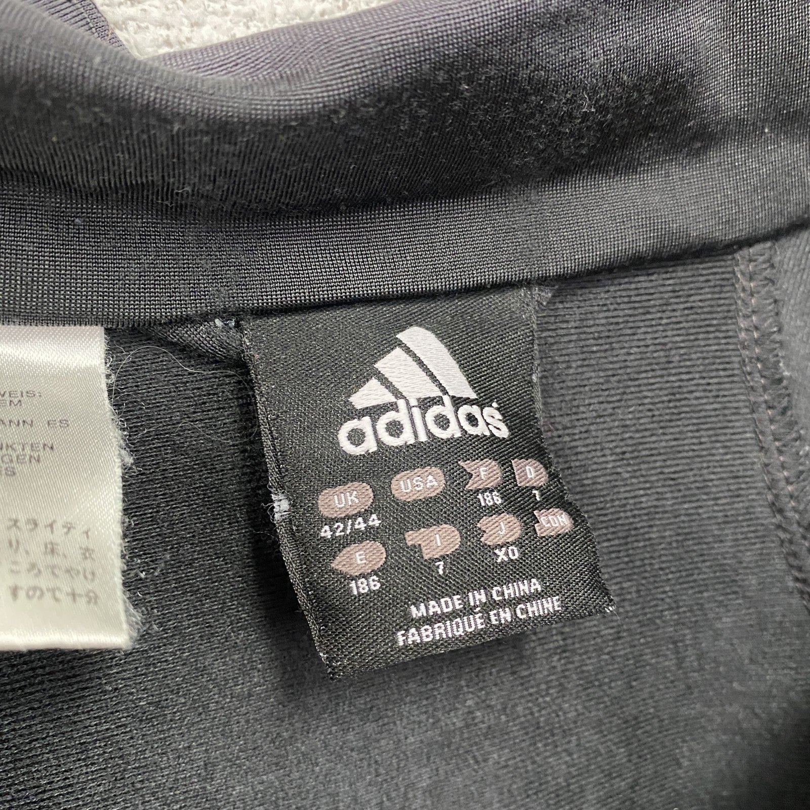 adidas　アディダス　トラックジャケット/ジャージ　パフォーマンスロゴ　黒　ブラック　42サイズ　古着