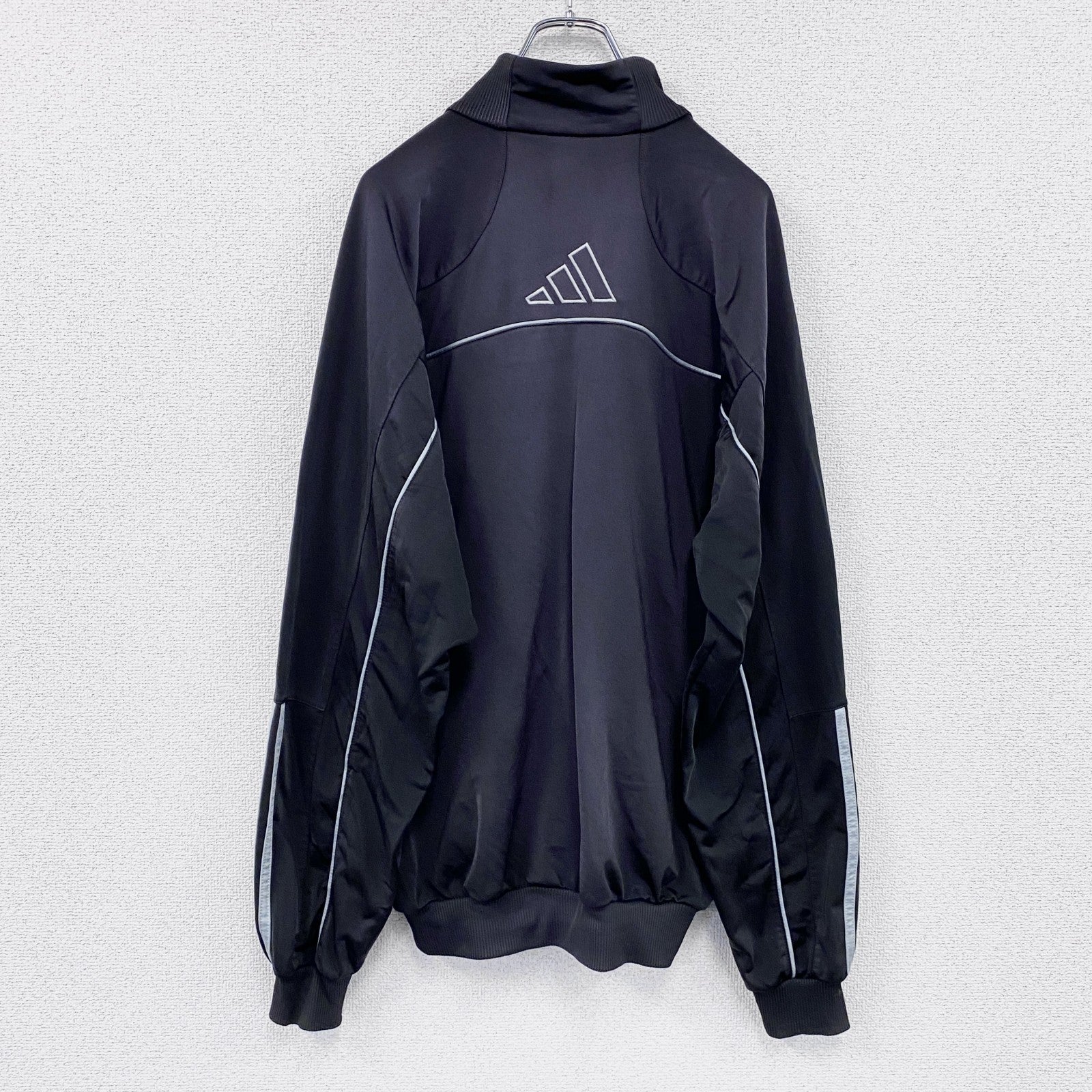 adidas　アディダス　トラックジャケット/ジャージ　パフォーマンスロゴ　黒　ブラック　42サイズ　古着