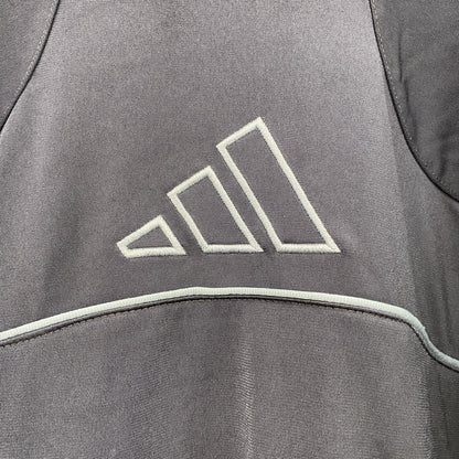 adidas　アディダス　トラックジャケット/ジャージ　パフォーマンスロゴ　黒　ブラック　42サイズ