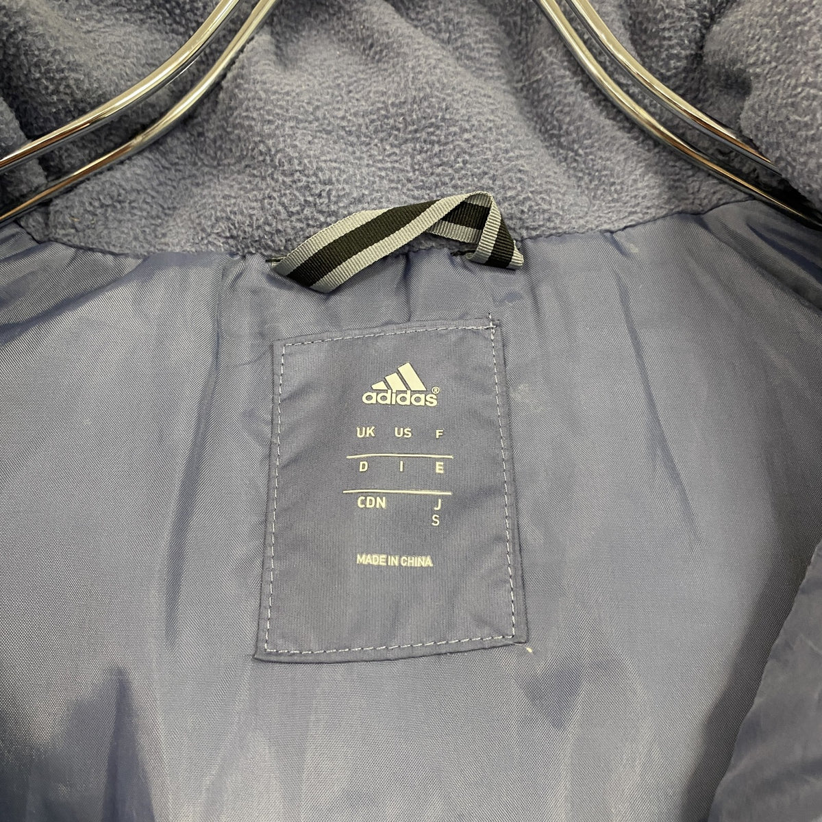 adidas　アディダス　フード付きダウンジャケット　比翼仕立て　パフォーマンスロゴ　青　ブルー　Sサイズ　古着