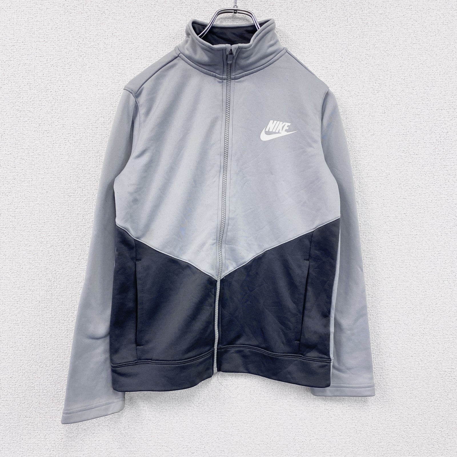 NIKE　ナイキ　トラックジャケット/ジャージ　デカロゴ　灰色　グレー　Lサイズ　古着