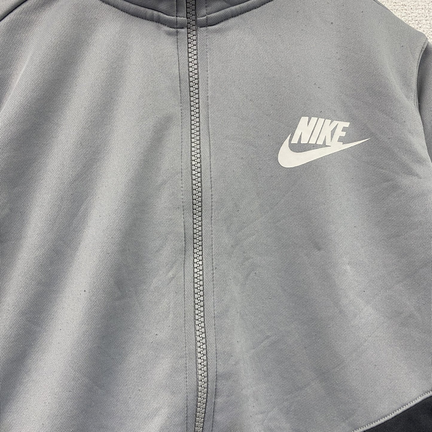 NIKE　ナイキ　トラックジャケット/ジャージ　デカロゴ　灰色　グレー　Lサイズ