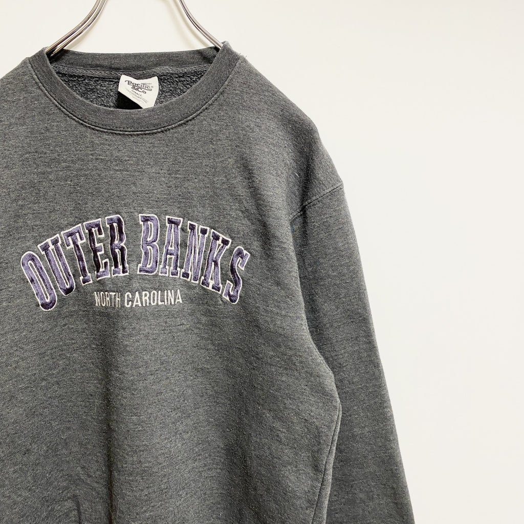 OUTER BANKS　長袖英字刺繍スウェット　トレーナー　ノースカロライナ　グレー　灰色　レトロデザイン　Sサイズ　古着
