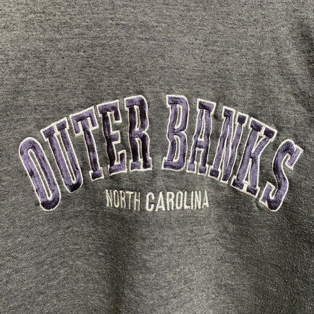 OUTER BANKS　長袖英字刺繍スウェット　トレーナー　ノースカロライナ　グレー　灰色　レトロデザイン　Sサイズ　古着