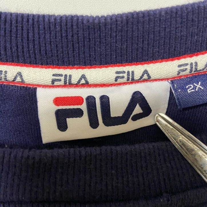 古着 used FILA フィラ　長袖ワンポイントロゴ刺繡スウェット　トレーナー　ネイビー　紺　オーバーサイズ　2XLサイズ