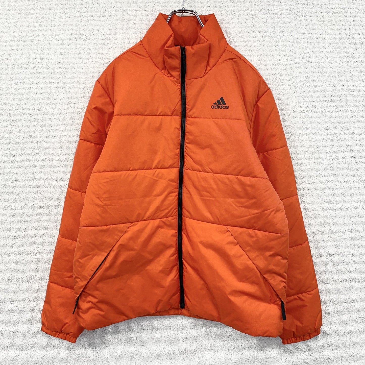 　adidas　アディダス　BOSスリーストライプスインシュレーションジャケット　中綿入り　オレンジ　Oサイズ