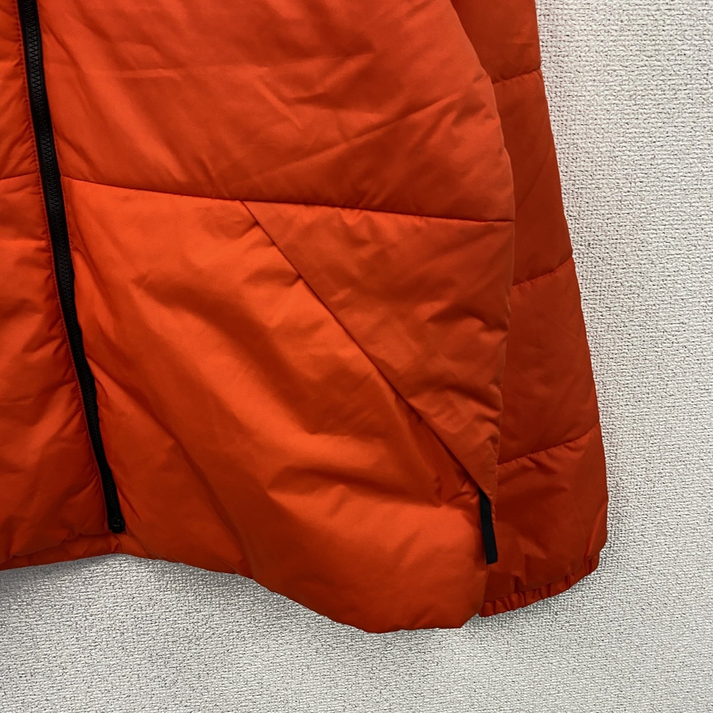 　adidas　アディダス　BOSスリーストライプスインシュレーションジャケット　中綿入り　オレンジ　Oサイズ