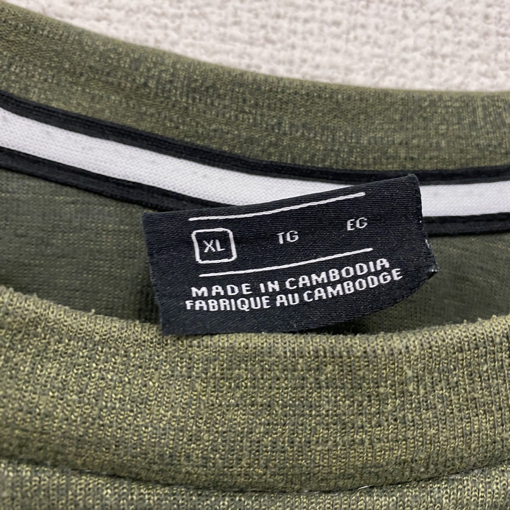 NIKE　ナイキ　スウェット/トレーナー　前V　ポケット付き　ラグランスリーブ　カーキ　XLサイズ　古着