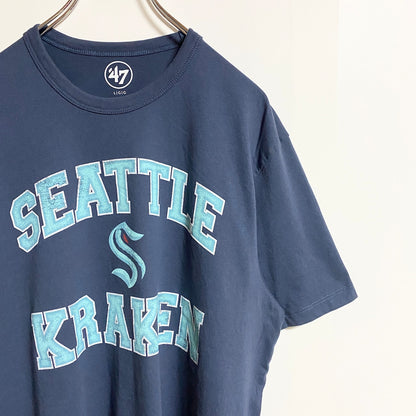 古着 used　NHL　SEATTLE KRAKEN シアトルクラーケン　半袖ビックプリントTシャツ　ネイビー　Lサイズ