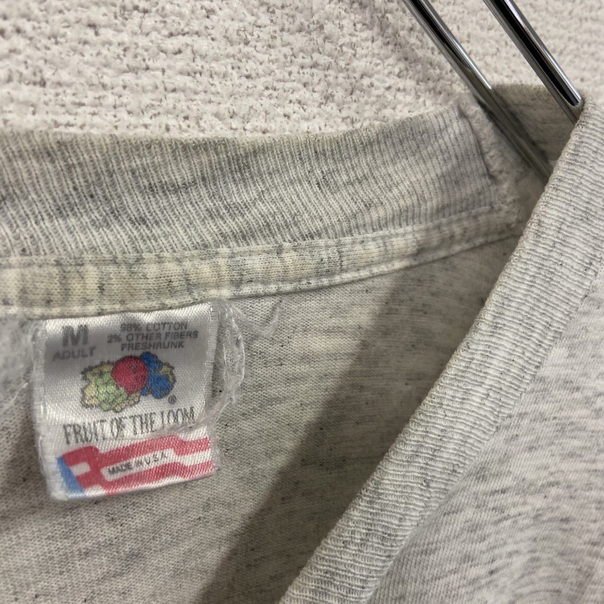90s　FRUIT OF THE LOOM　フルーツオブザルーム　半袖プリントTシャツ　USA製　ヴィンテージ　シングルステッチ　オールドイングリッシュ　霜降りグレー　Mサイズ カットソー メンズ コットン 古着