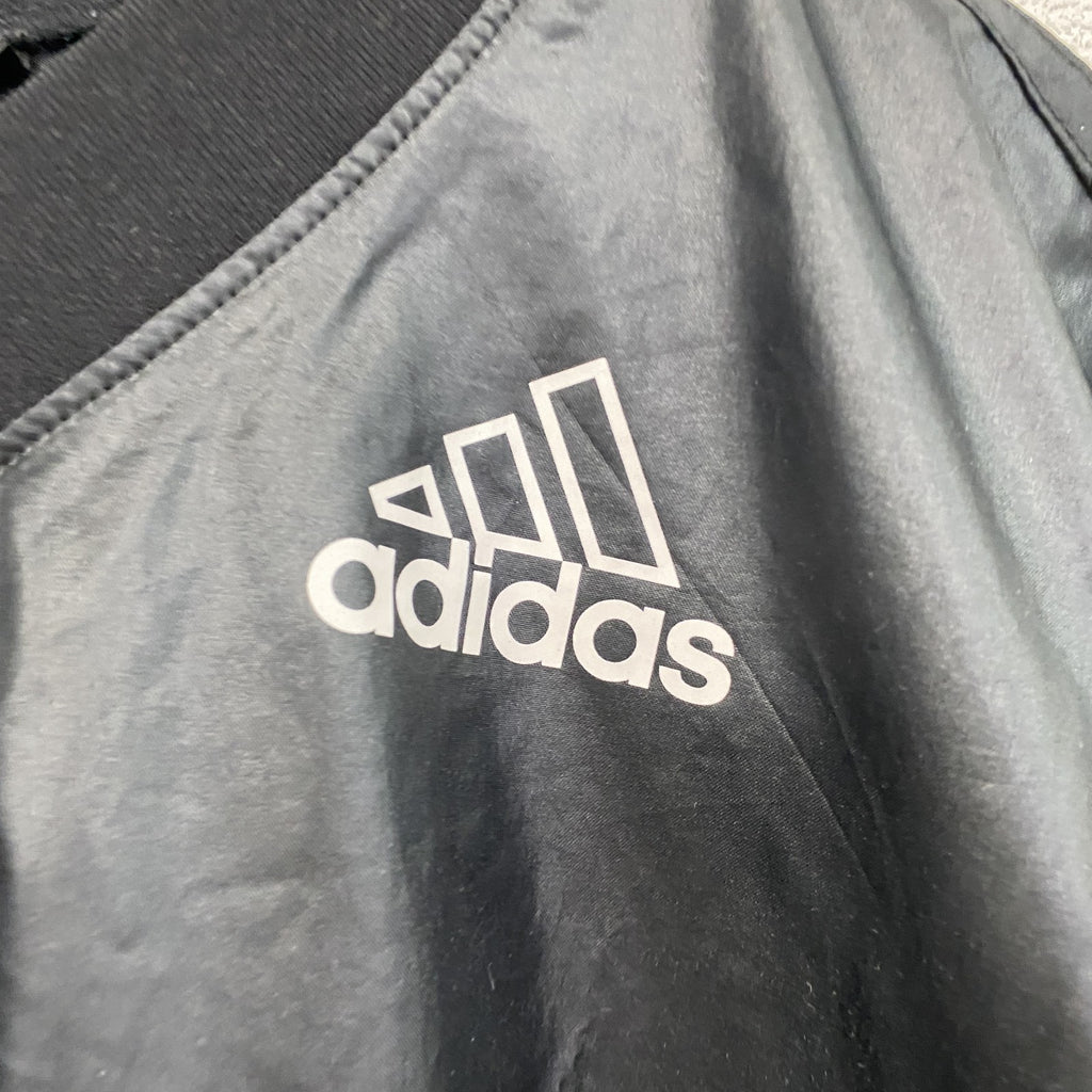 adidas　アディダス　プルオーバージャケット　パフォーマンスロゴ　デカロゴ　黒　ブラック　Mサイズ　古着