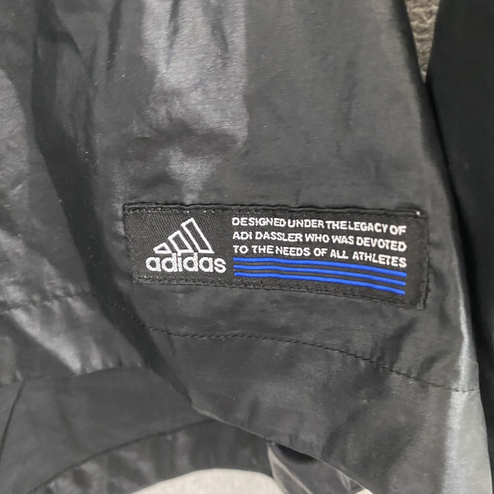 adidas　アディダス　プルオーバージャケット　パフォーマンスロゴ　デカロゴ　黒　ブラック　Mサイズ　古着