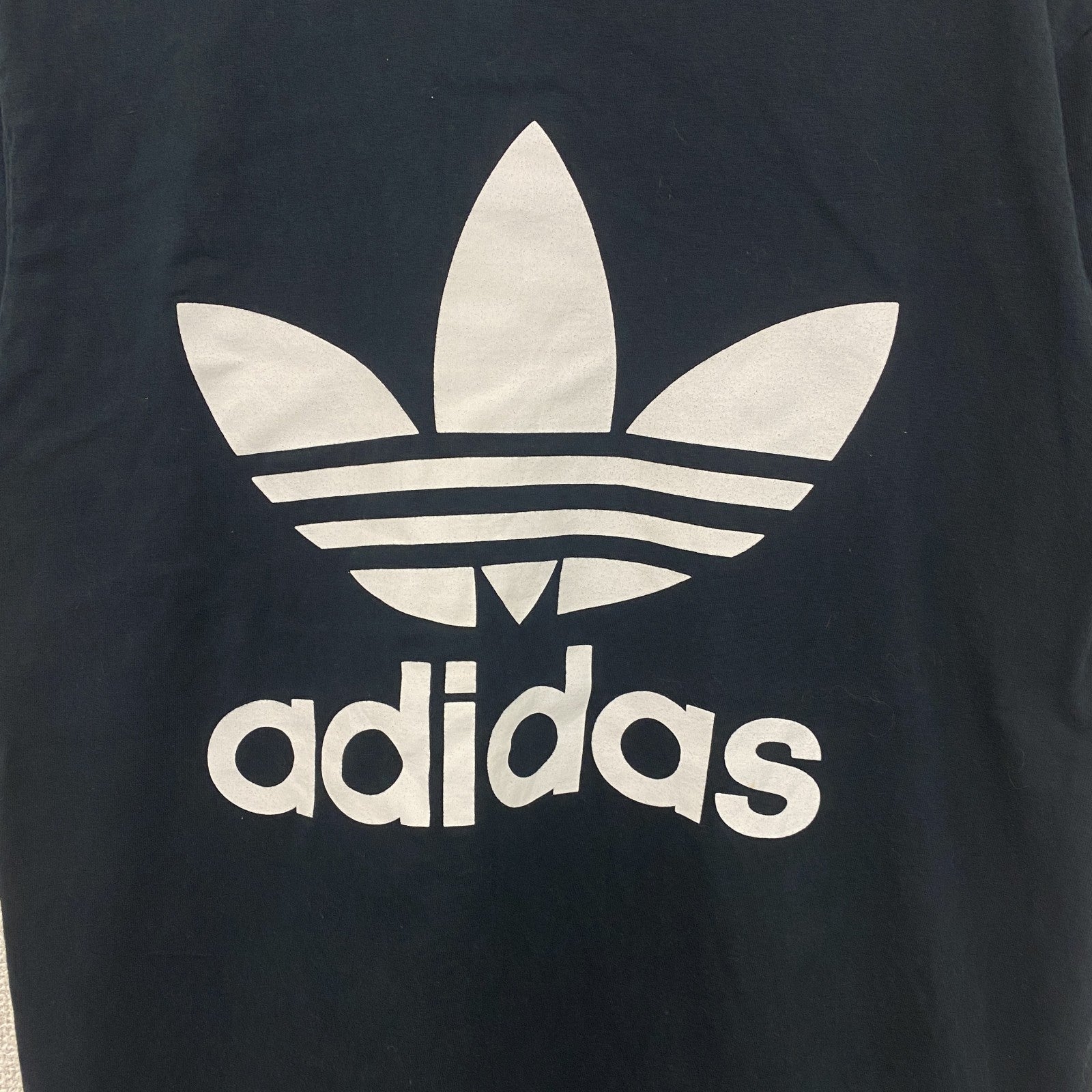 adidas　アディダス　半袖プリントTシャツ　STAFF　カジュアルデザイン　レトロ　ブラック　黒　Sサイズ　古着