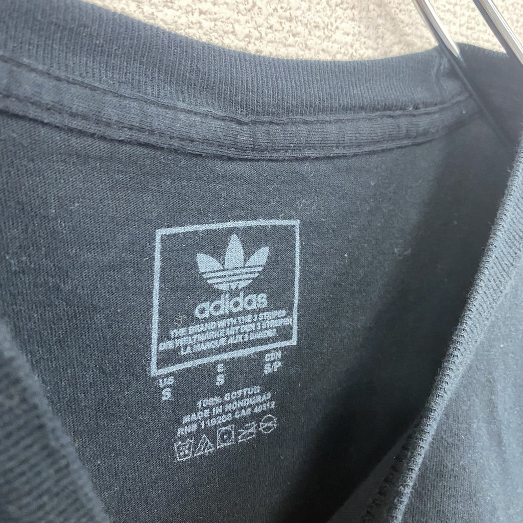 adidas　アディダス　半袖プリントTシャツ　STAFF　カジュアルデザイン　レトロ　ブラック　黒　Sサイズ　古着