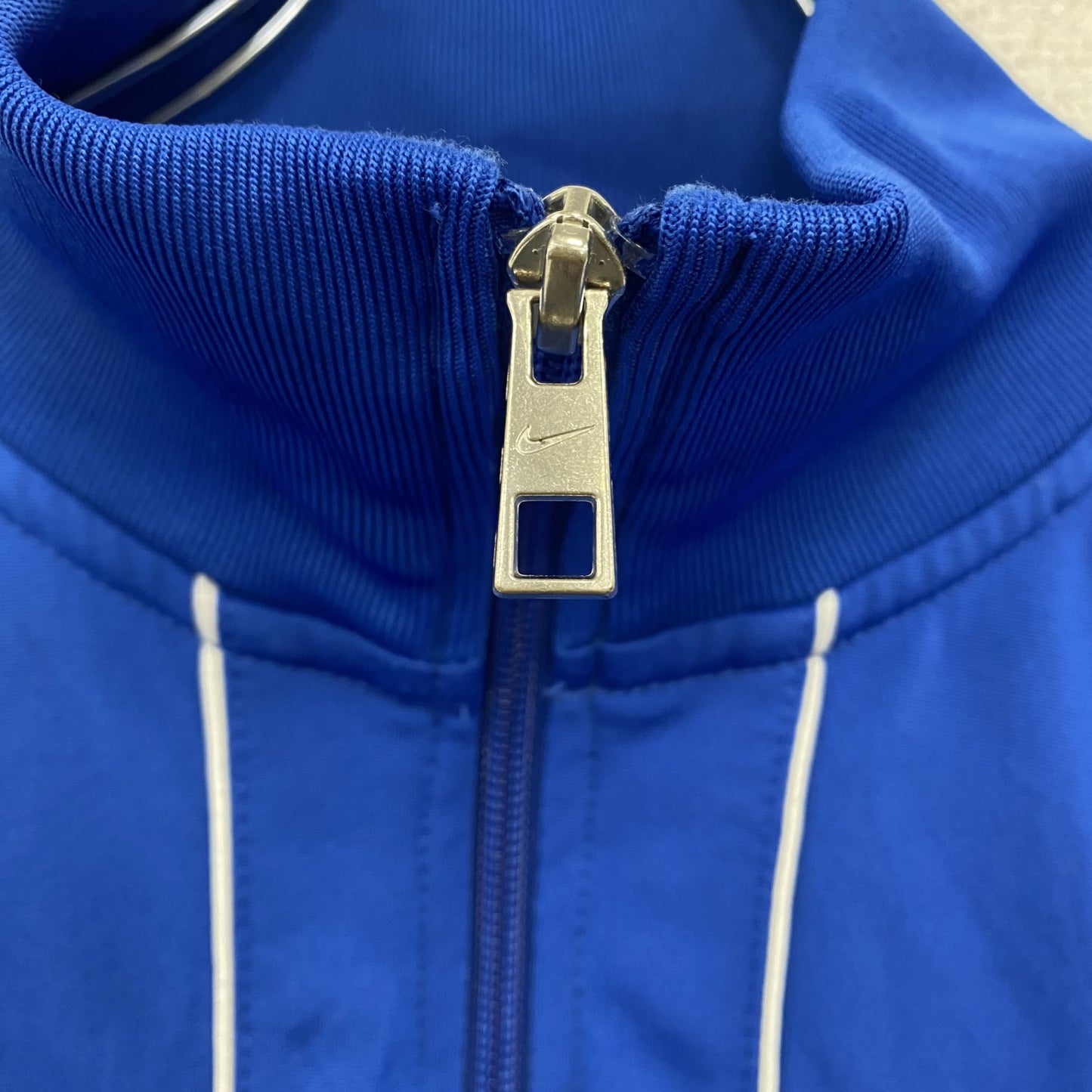 古着 used　NIKE ナイキ　トラックジャケット　フルジップ　カジュアルデザイン　スウッシュロゴ　ワンポイント　青　Mサイズ