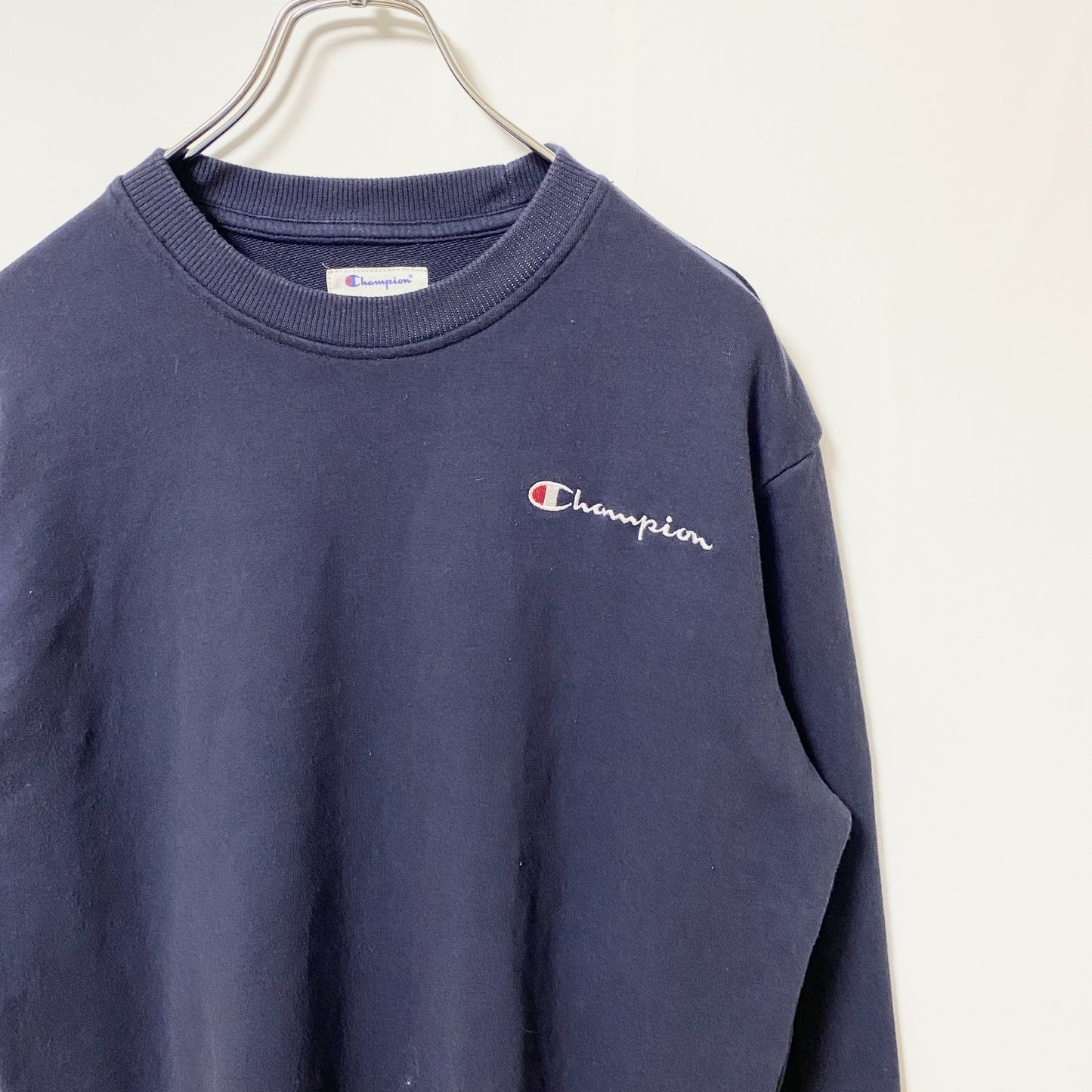 古着 used　Champion チャンピオン　長袖ワンポイントロゴ刺繍スウェット　トレーナー　ネイビー　秋冬服　Mサイズ