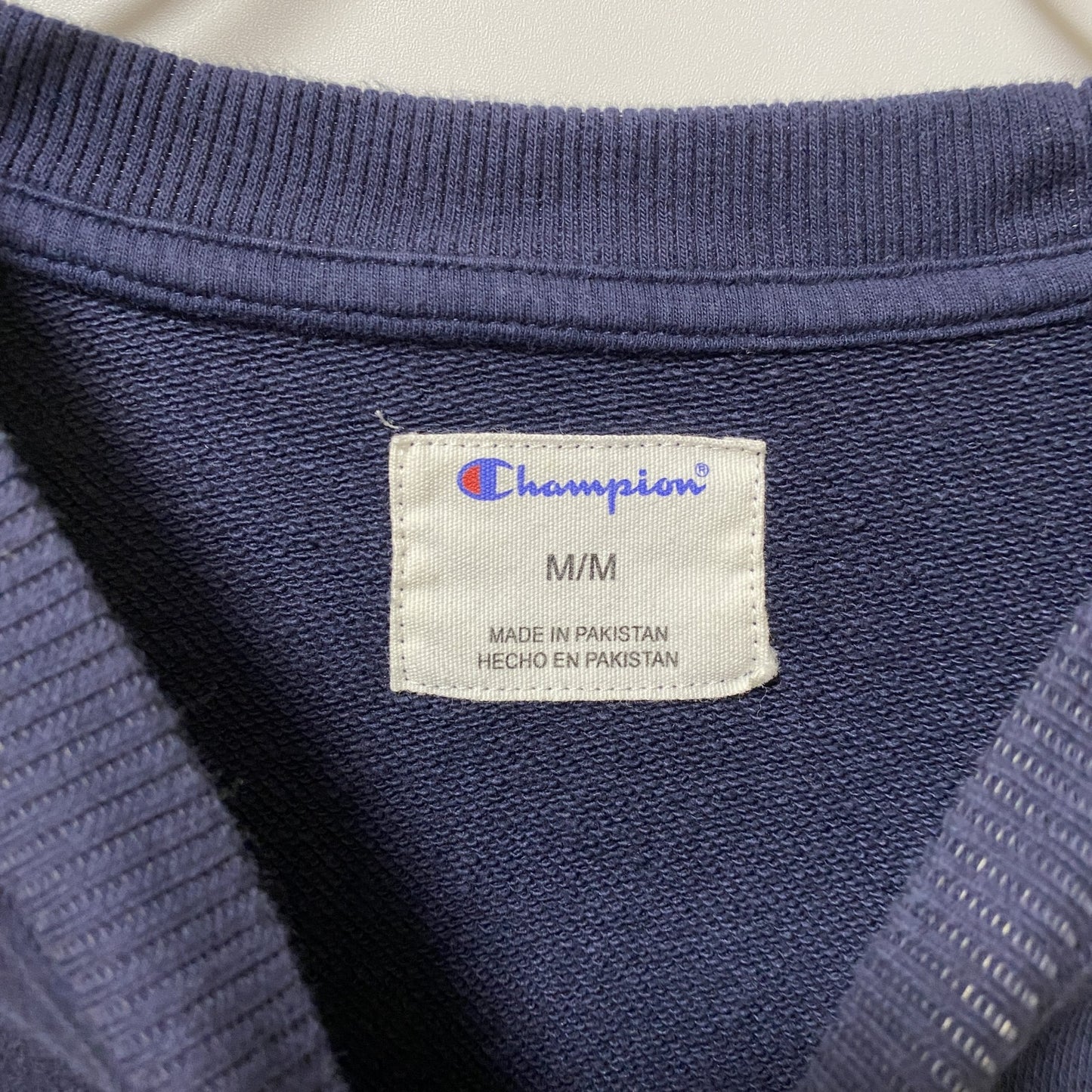 古着 used　Champion チャンピオン　長袖ワンポイントロゴ刺繍スウェット　トレーナー　ネイビー　秋冬服　Mサイズ