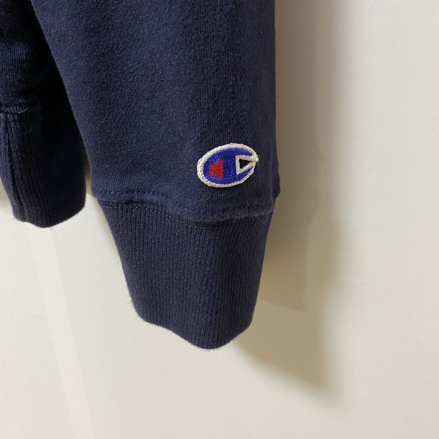 古着 used　Champion チャンピオン　長袖ワンポイントロゴ刺繍スウェット　トレーナー　ネイビー　秋冬服　Mサイズ