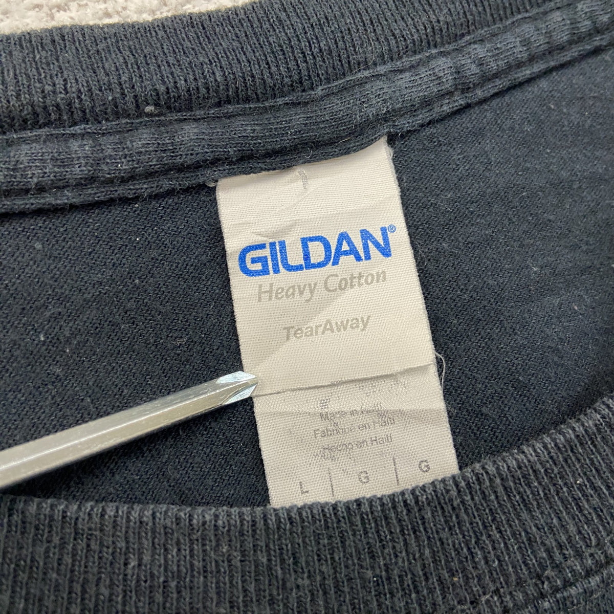 GILDAN　ギルダン　半袖プリントアニマルTシャツ　BLACK OUT　ロボット　英字プリント　黒　ブラック　Lサイズ　古着