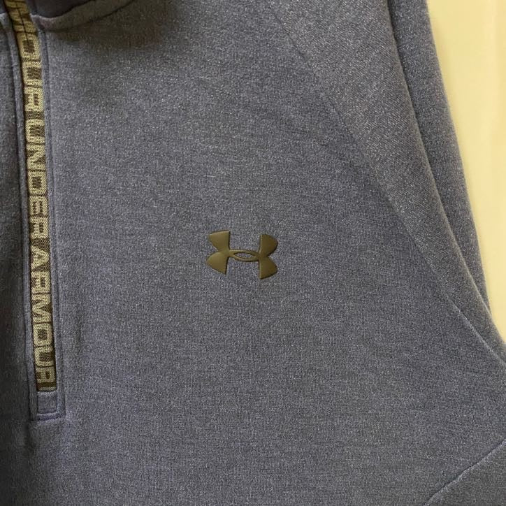 古着 used　UNDER ARMOUR アンダーアーマー　長袖ハーフジップスウェット　トレーナー　秋冬服　XXLサイズ