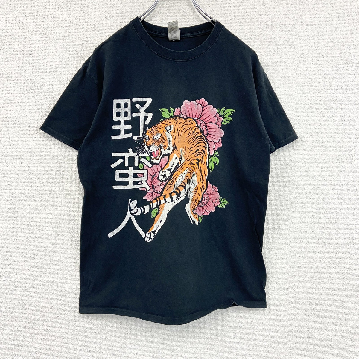 GILDAN　ギルダン　半袖アニマルプリントTシャツ　漢字プリント　虎　トラ　野蛮人　クルーネック　黒　ブラック　Mサイズ　古着