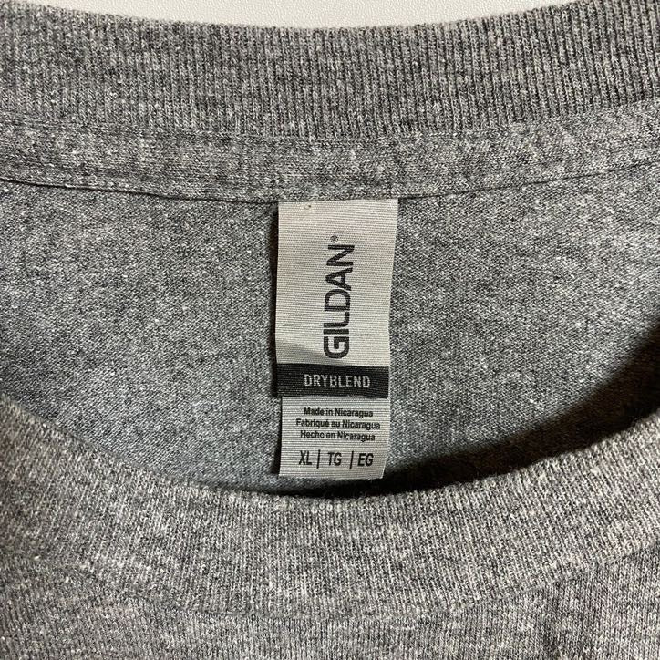 GILDAN ギルダン　半袖プリントTシャツ　クルーネック　グレー　灰色　レッド　赤　ビックシルエット　XLサイズ　古着