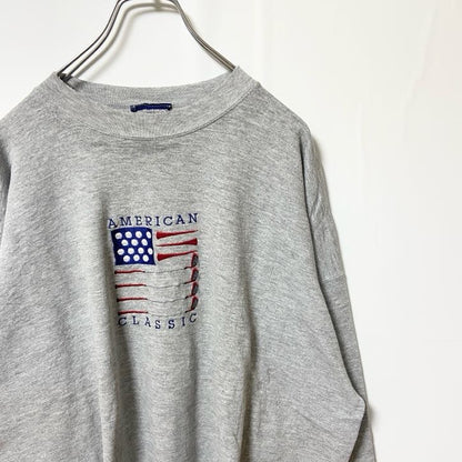 古着 used　長袖デザイン刺繍スウェット　トレーナー　AMERICAN CLASSIC　グレー　ビックシルエット　XXLサイズ