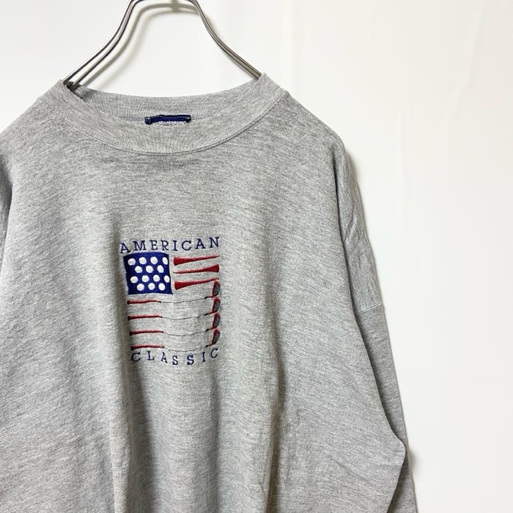 長袖デザイン刺繍スウェット　トレーナー　AMERICAN CLASSIC　グレー　灰色　ビックシルエット　XXLサイズ　古着