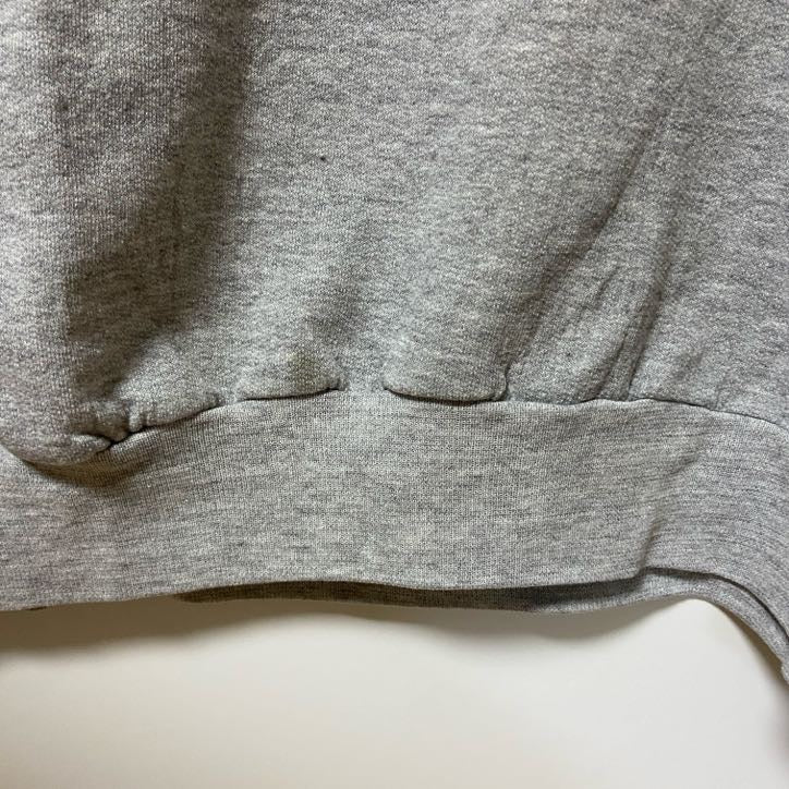 長袖デザイン刺繍スウェット　トレーナー　AMERICAN CLASSIC　グレー　灰色　ビックシルエット　XXLサイズ　古着