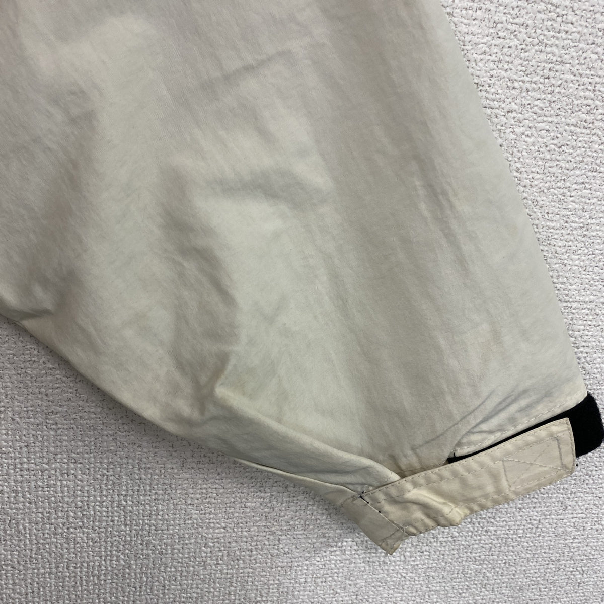 Quiksilver　クイックシルバー　フルジップナイロンジャケット　ベージュ　SSサイズ ウインドブレーカー ナイロンアウター メンズ 古着