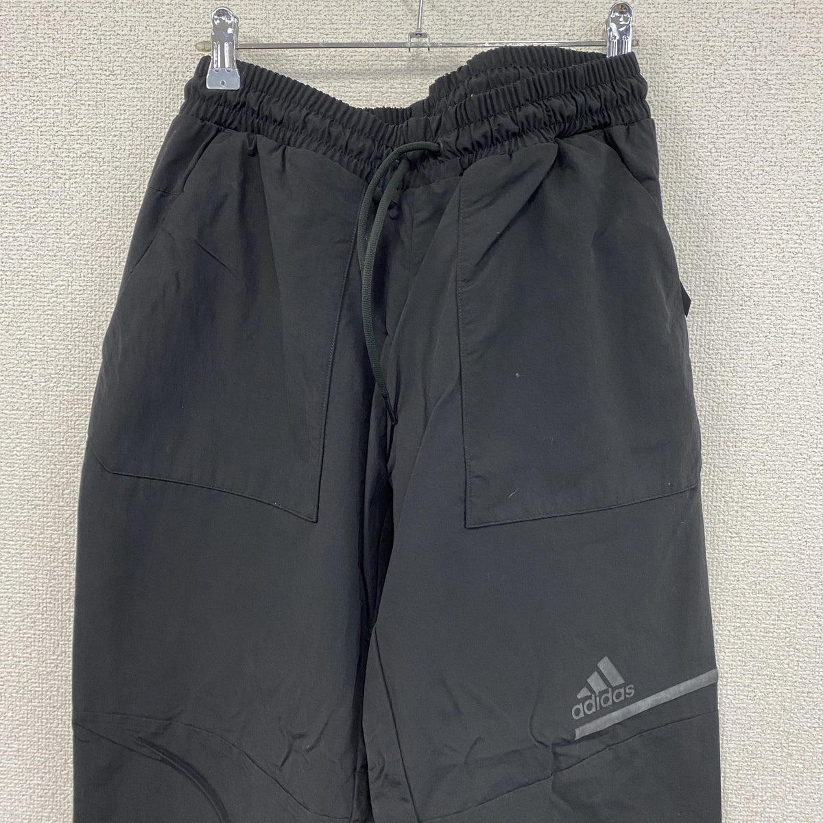adidas　アディダス　ナイロンパンツ パフォーマンスロゴ　黒　ブラック　Mサイズ メンズ 古着