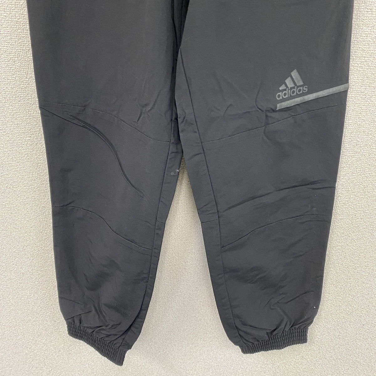 adidas　アディダス　ナイロンパンツ パフォーマンスロゴ　黒　ブラック　Mサイズ メンズ 古着