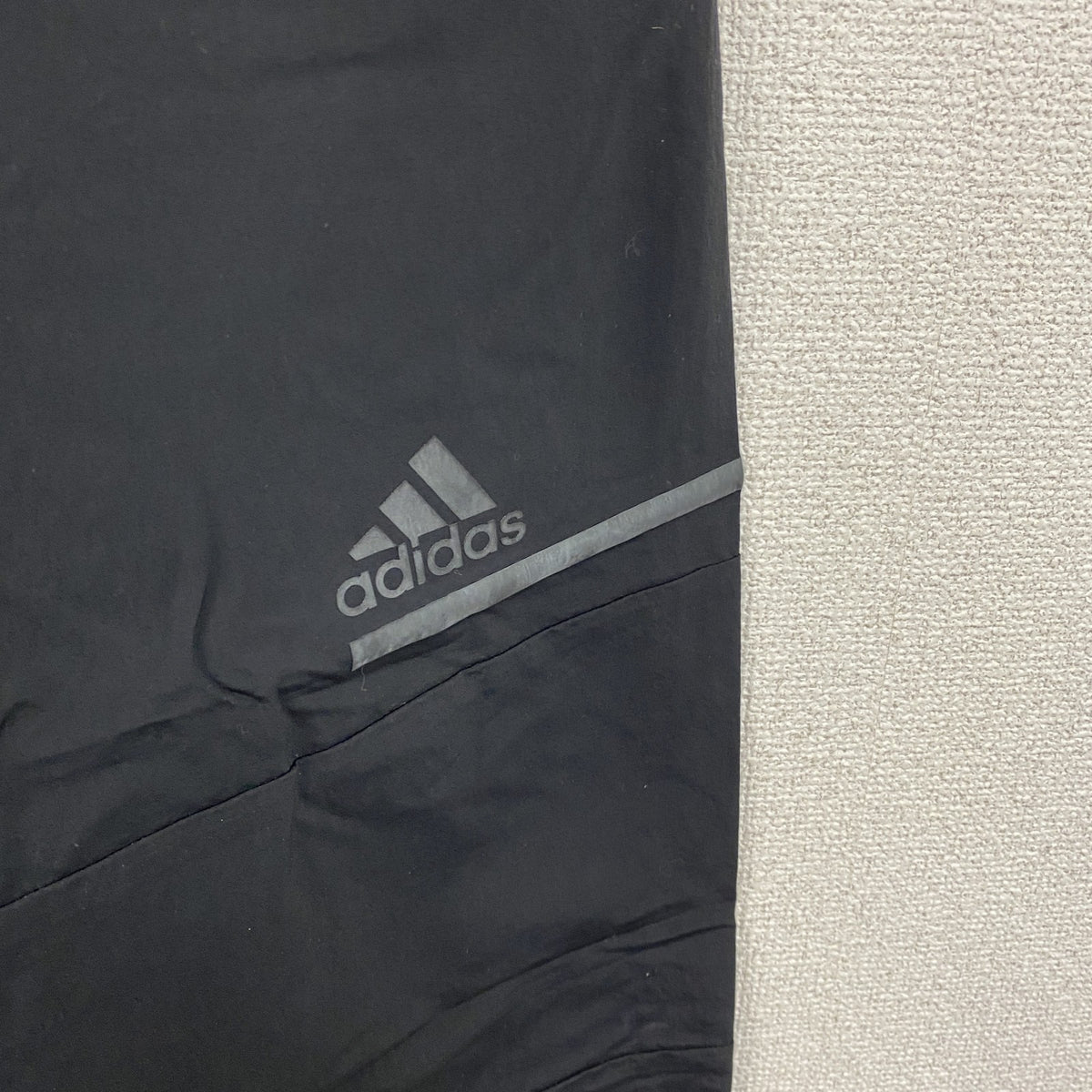 adidas　アディダス　ナイロンパンツ パフォーマンスロゴ　黒　ブラック　Mサイズ メンズ 古着