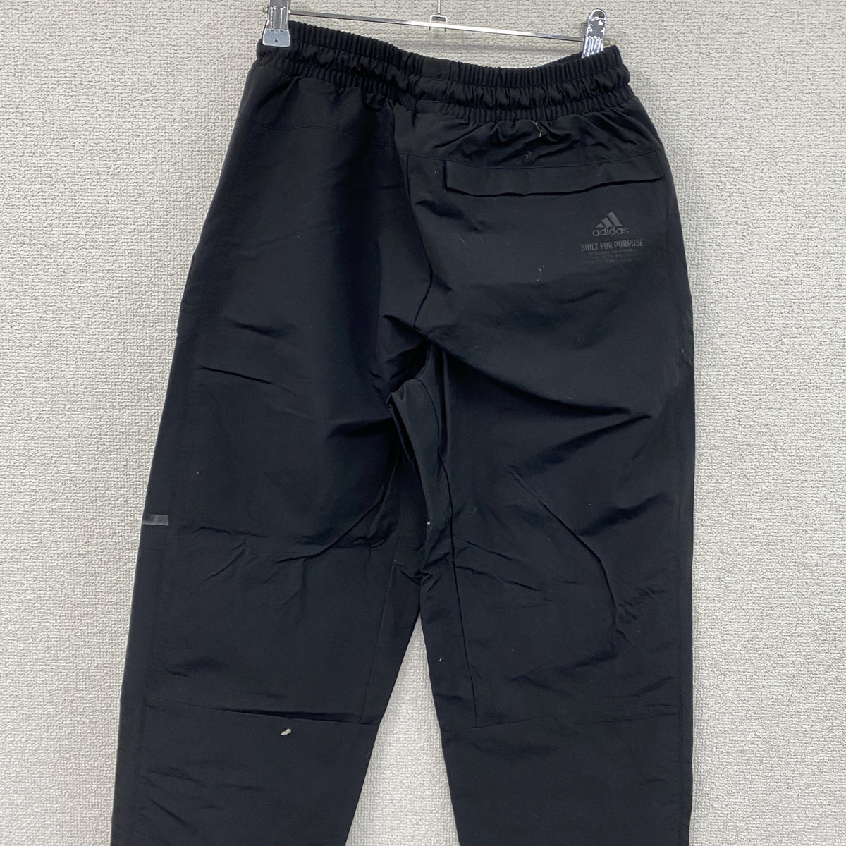 adidas　アディダス　ナイロンパンツ パフォーマンスロゴ　黒　ブラック　Mサイズ メンズ 古着