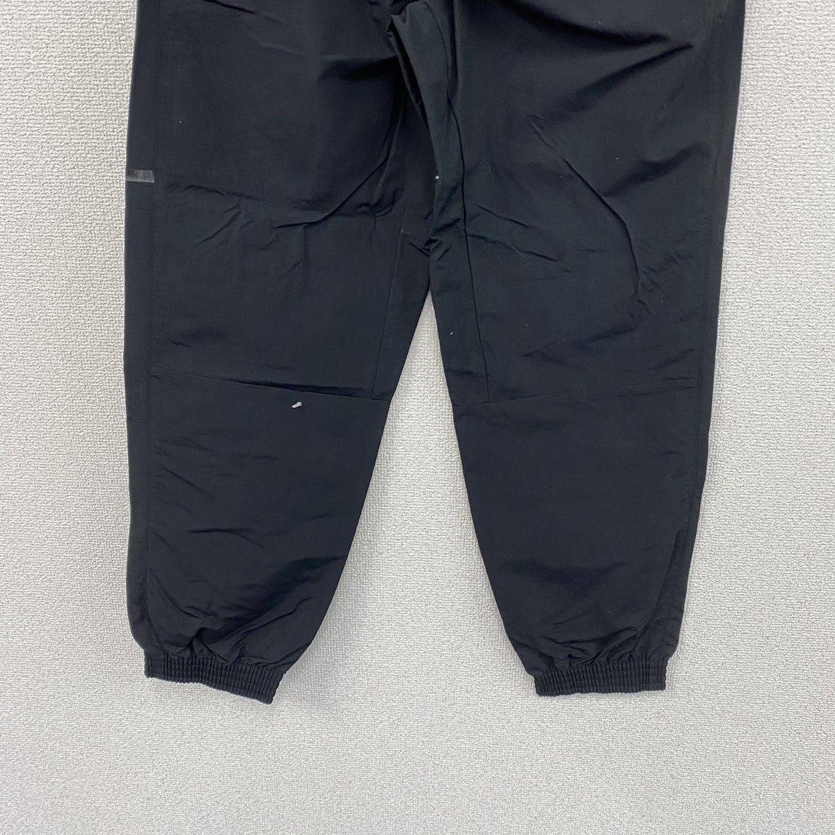 adidas　アディダス　ナイロンパンツ パフォーマンスロゴ　黒　ブラック　Mサイズ メンズ 古着