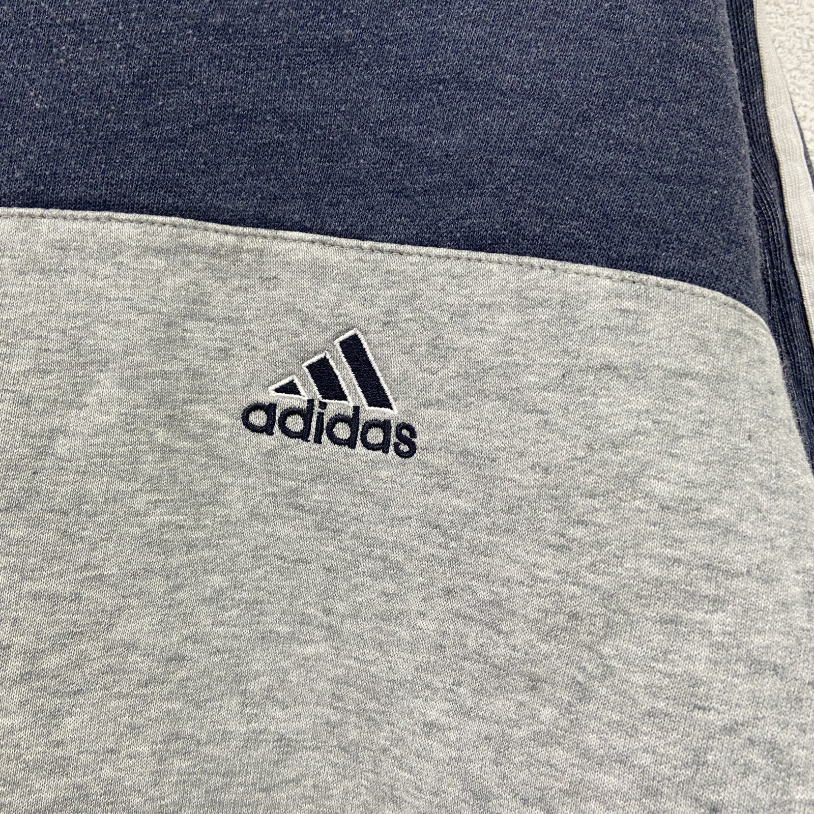 00s　adidas　アディダス　スウェット/トレーナー　パフォーマンスロゴ　ヴィンテージ　グレー　灰色　7サイズ　古着