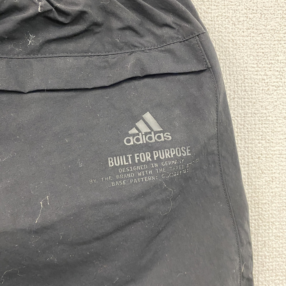 adidas　アディダス　ナイロンパンツ パフォーマンスロゴ　黒　ブラック　Mサイズ メンズ 古着