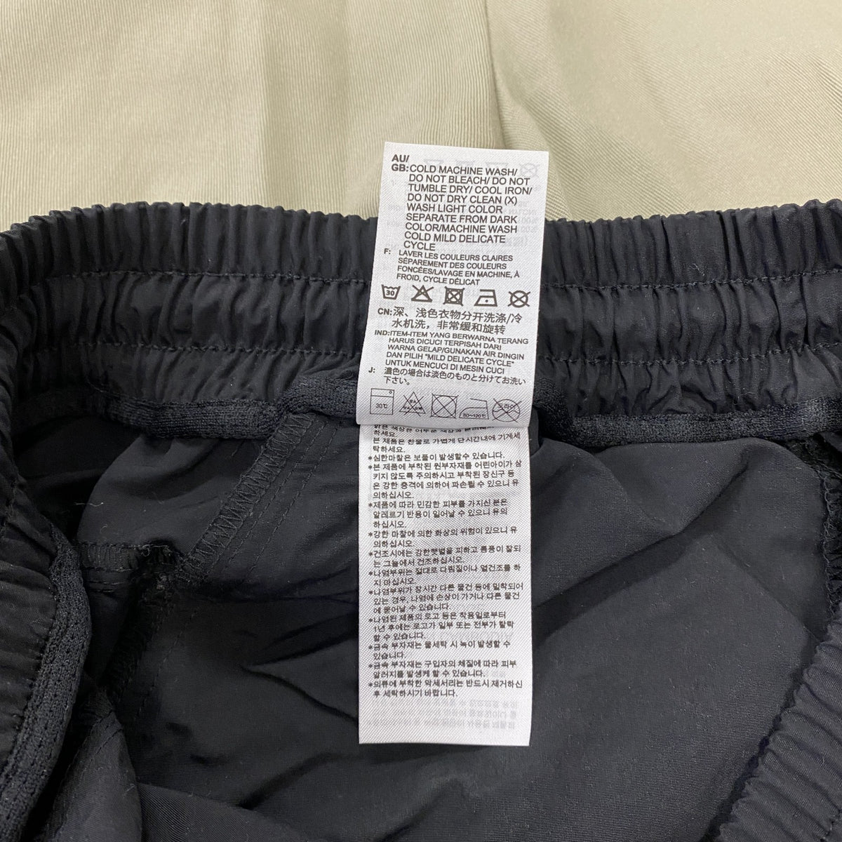 adidas　アディダス　ナイロンパンツ パフォーマンスロゴ　黒　ブラック　Mサイズ メンズ 古着